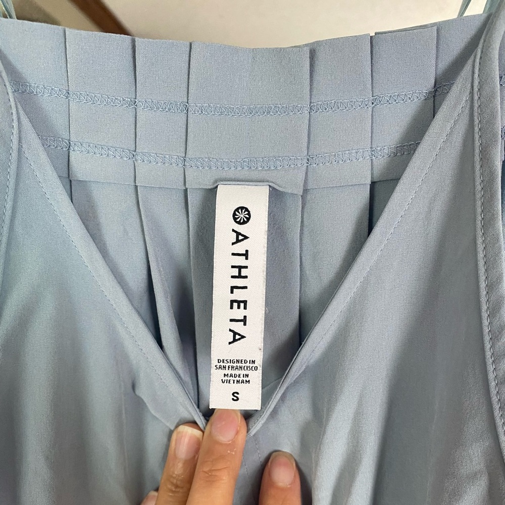 ATHLETA - HAYES Pleated Maxi Dress Light Blue Size S Athleisure Sporty - Picture 4 of 8